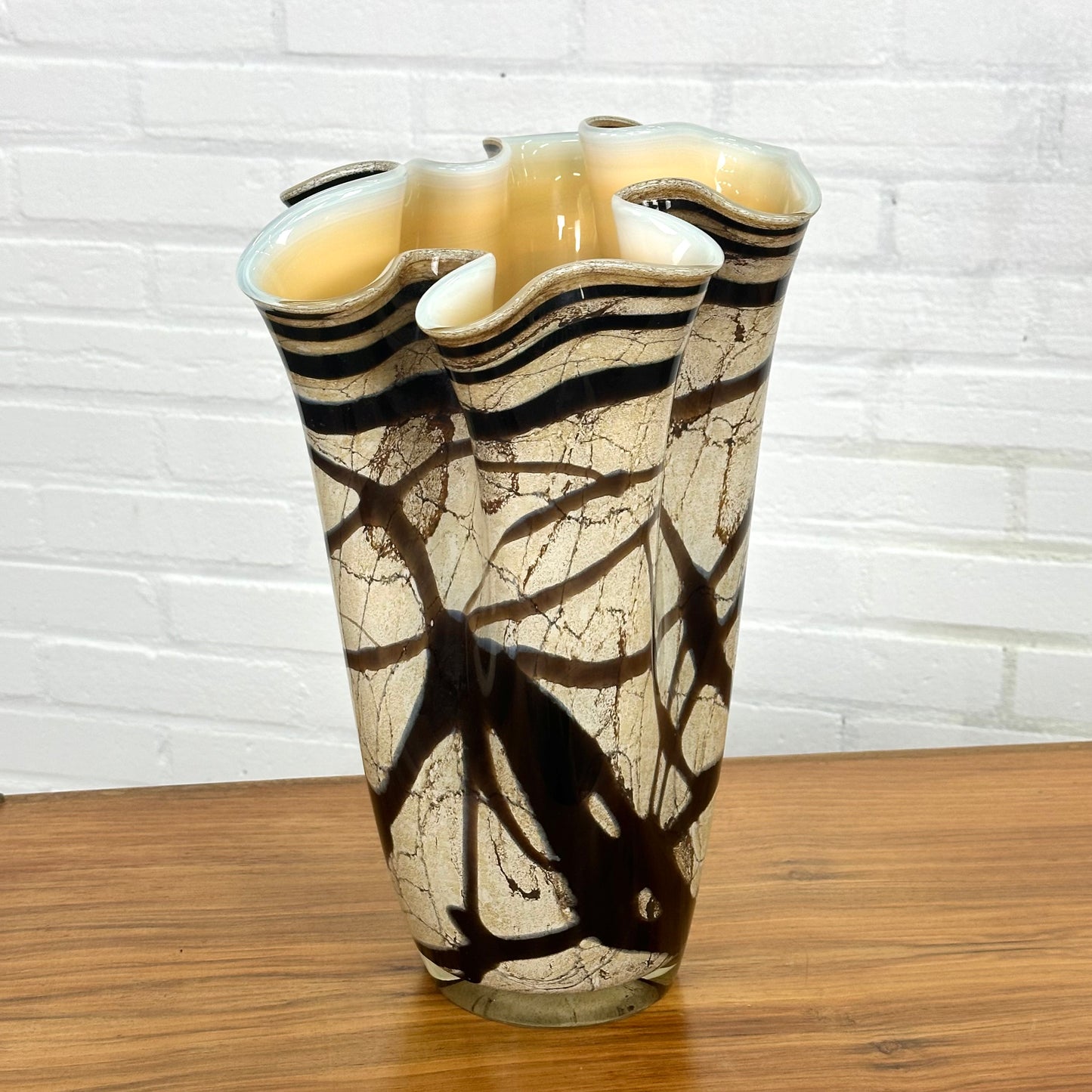 Gepolijste glazen vaas met golvende rand door Krosno Jozefina (2 stuks beschikbaar)