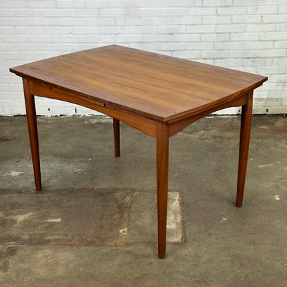 Uitschuifbare vintage teak eettafel