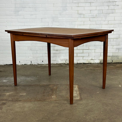 Uitschuifbare vintage teak eettafel