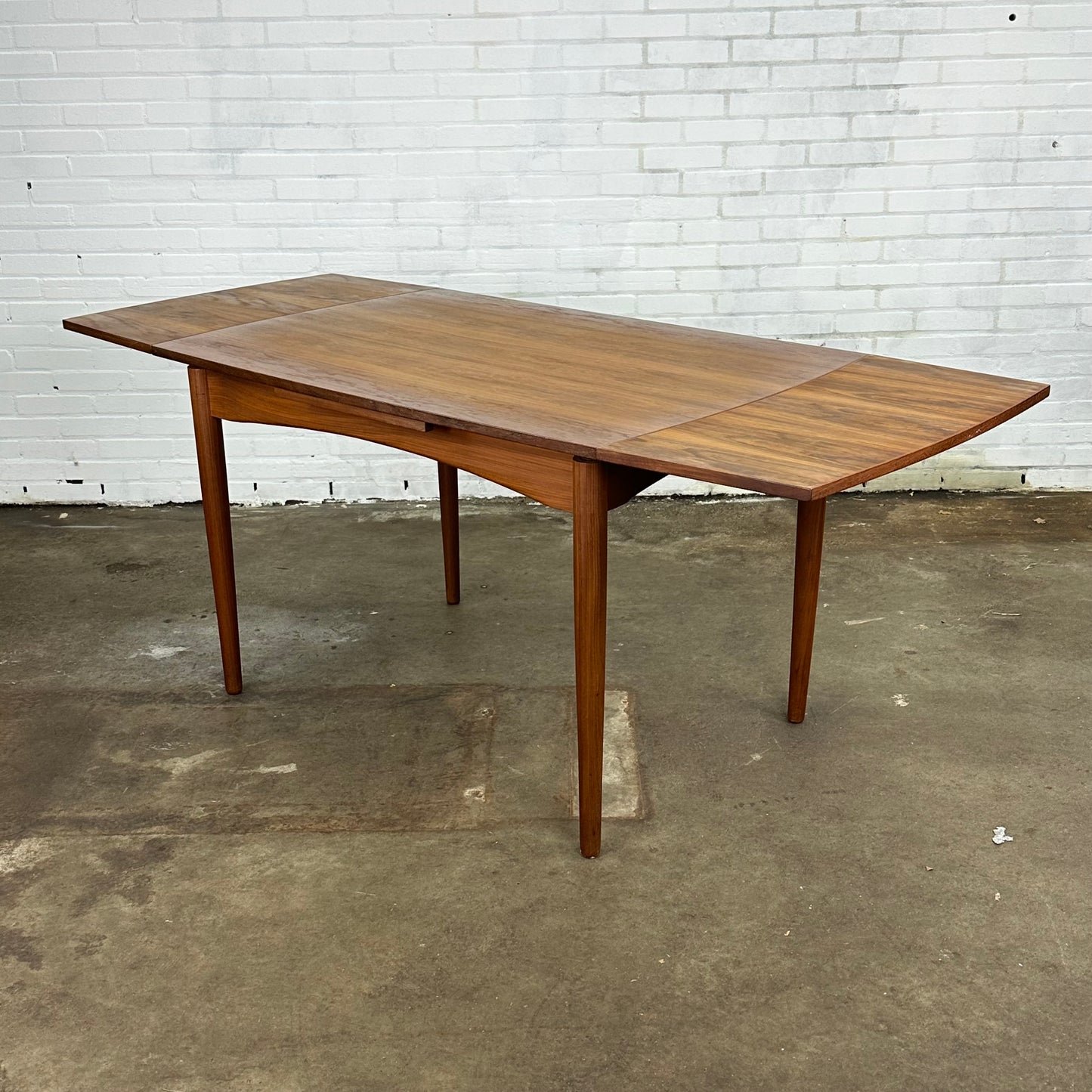 Uitschuifbare vintage teak eettafel