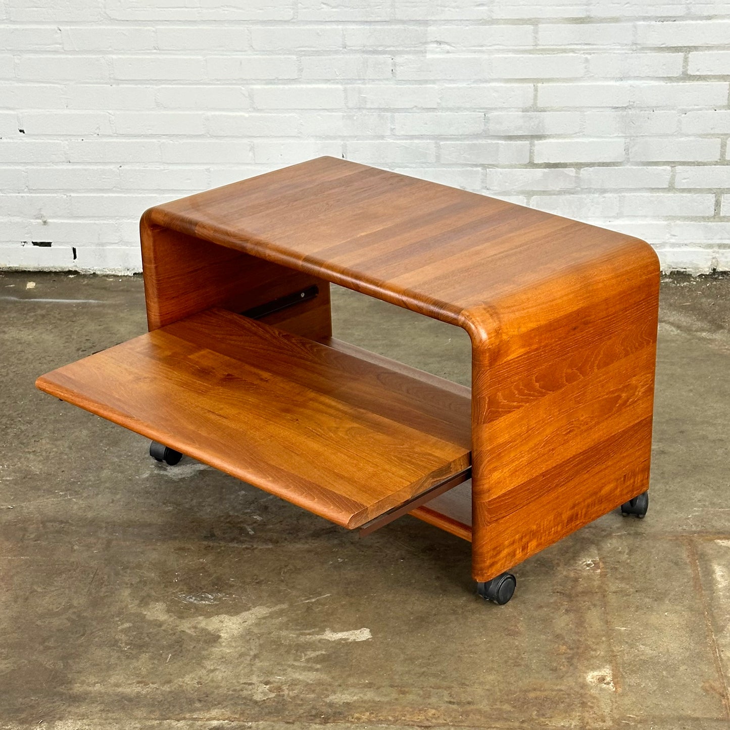 Vintage tv / radio meubel / trolley in teak van Mikael Laursen