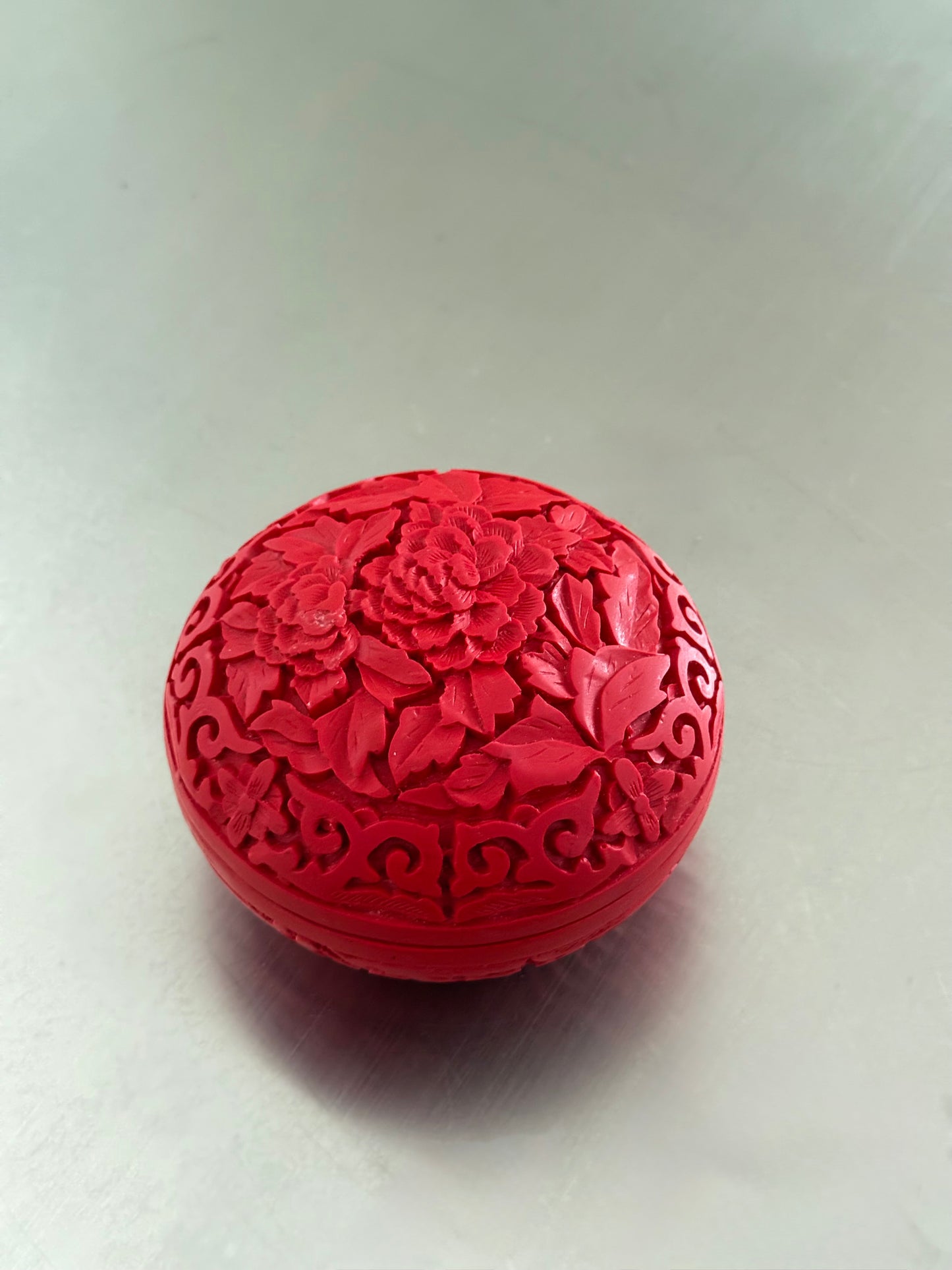 Chinees rood doosje met deksel van cinnaberhout