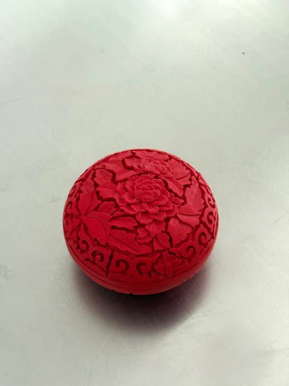 Chinees rood doosje met deksel van cinnaberhout