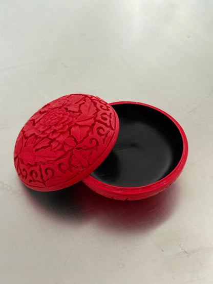 Chinees rood doosje met deksel van cinnaberhout