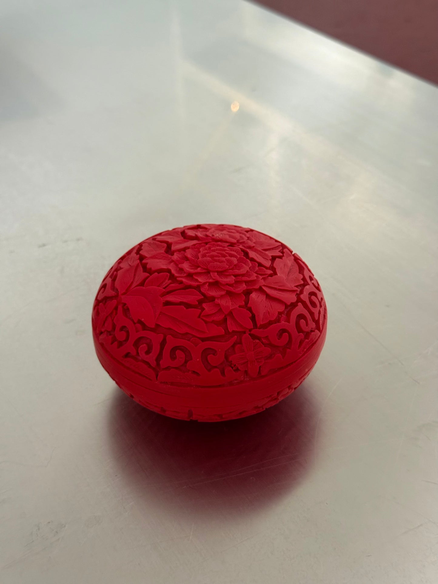 Chinees rood doosje met deksel van cinnaberhout