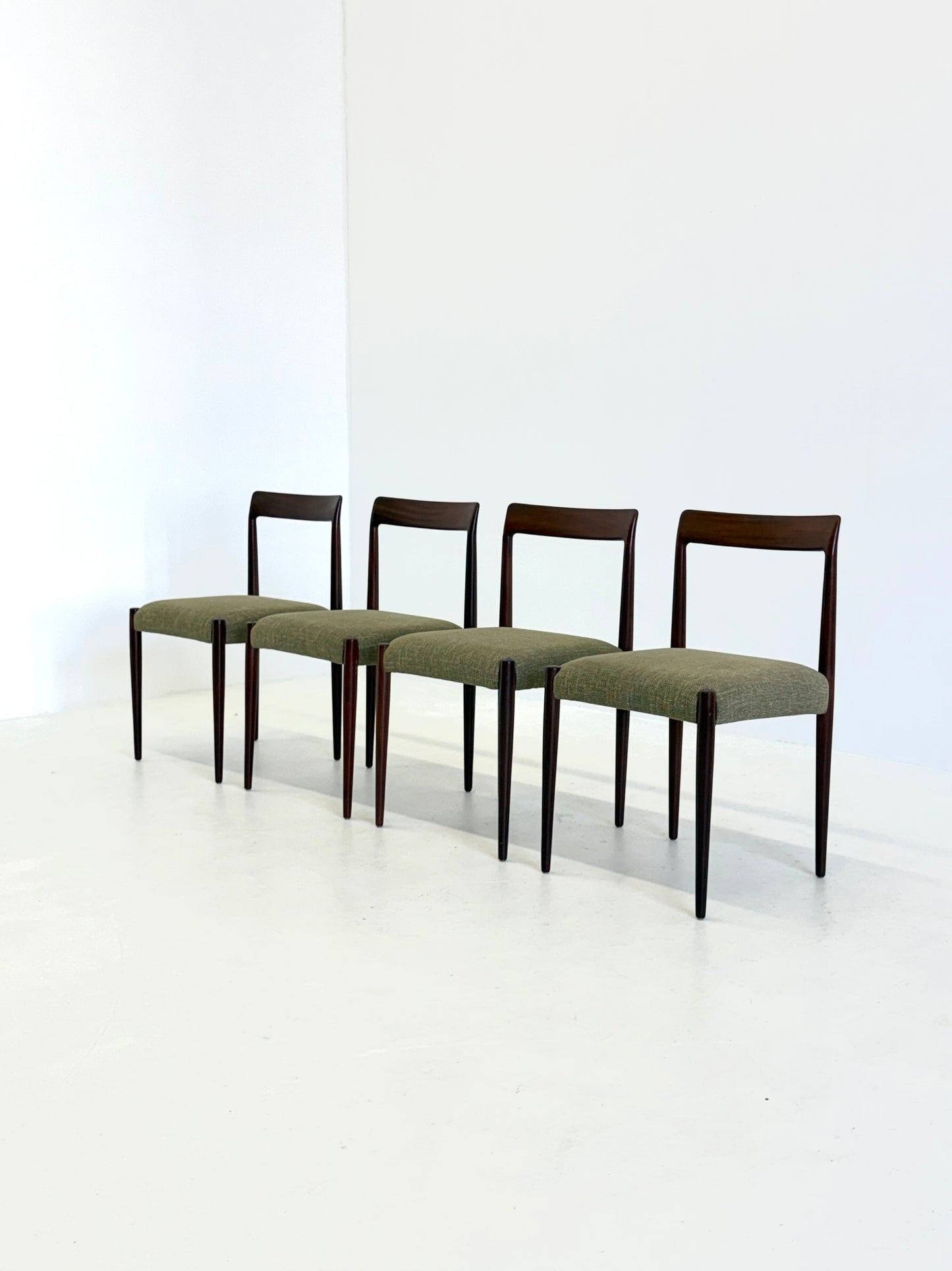 Set van 4 Lübke eetkamerstoelen met palissander hout