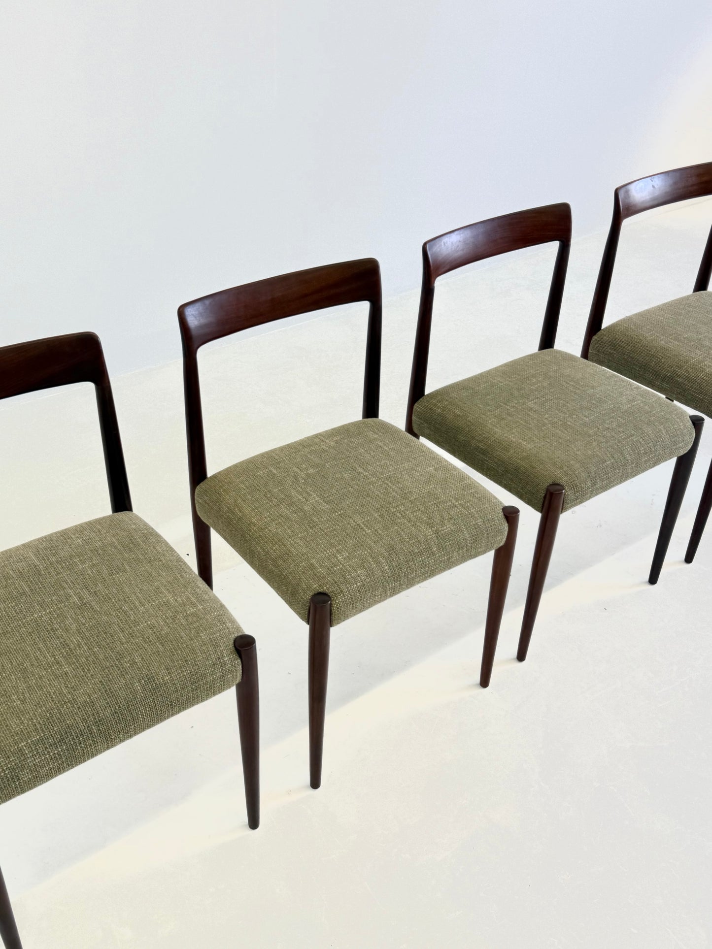 Set van 4 Lübke eetkamerstoelen met palissander hout