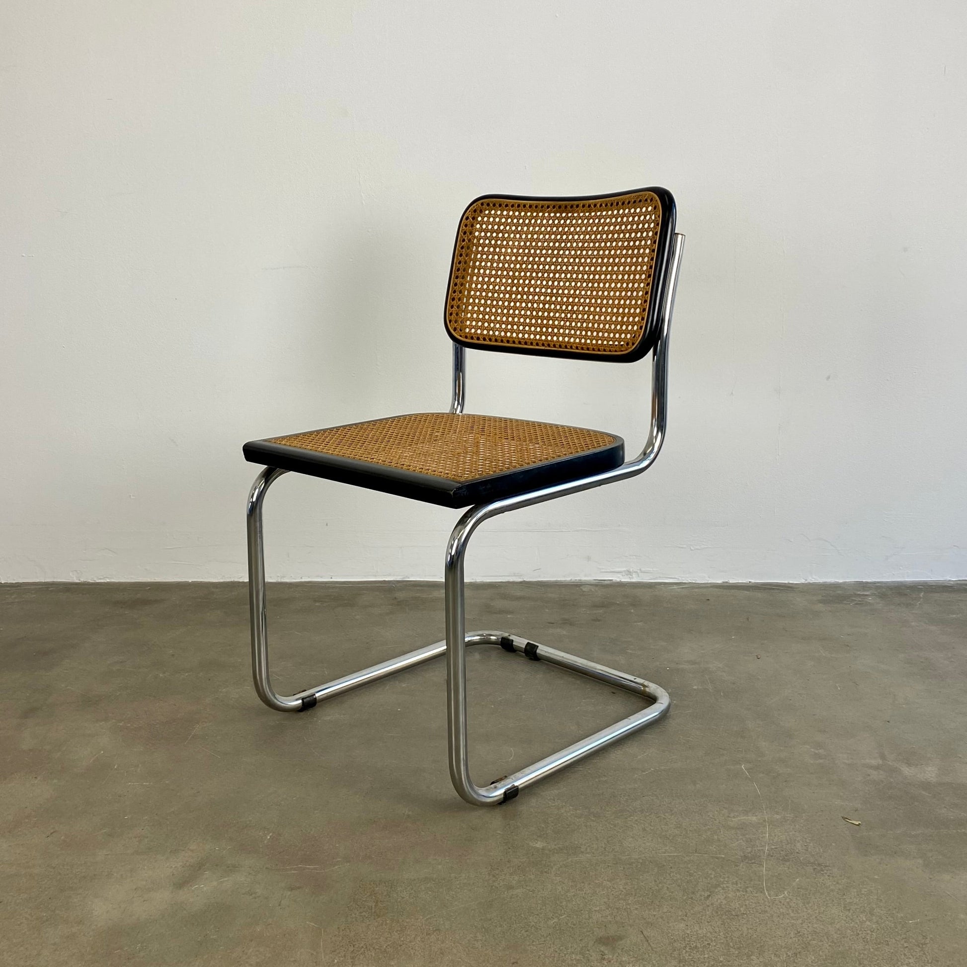 cesca-chair-by-marcel-breuer-vintage-thonet