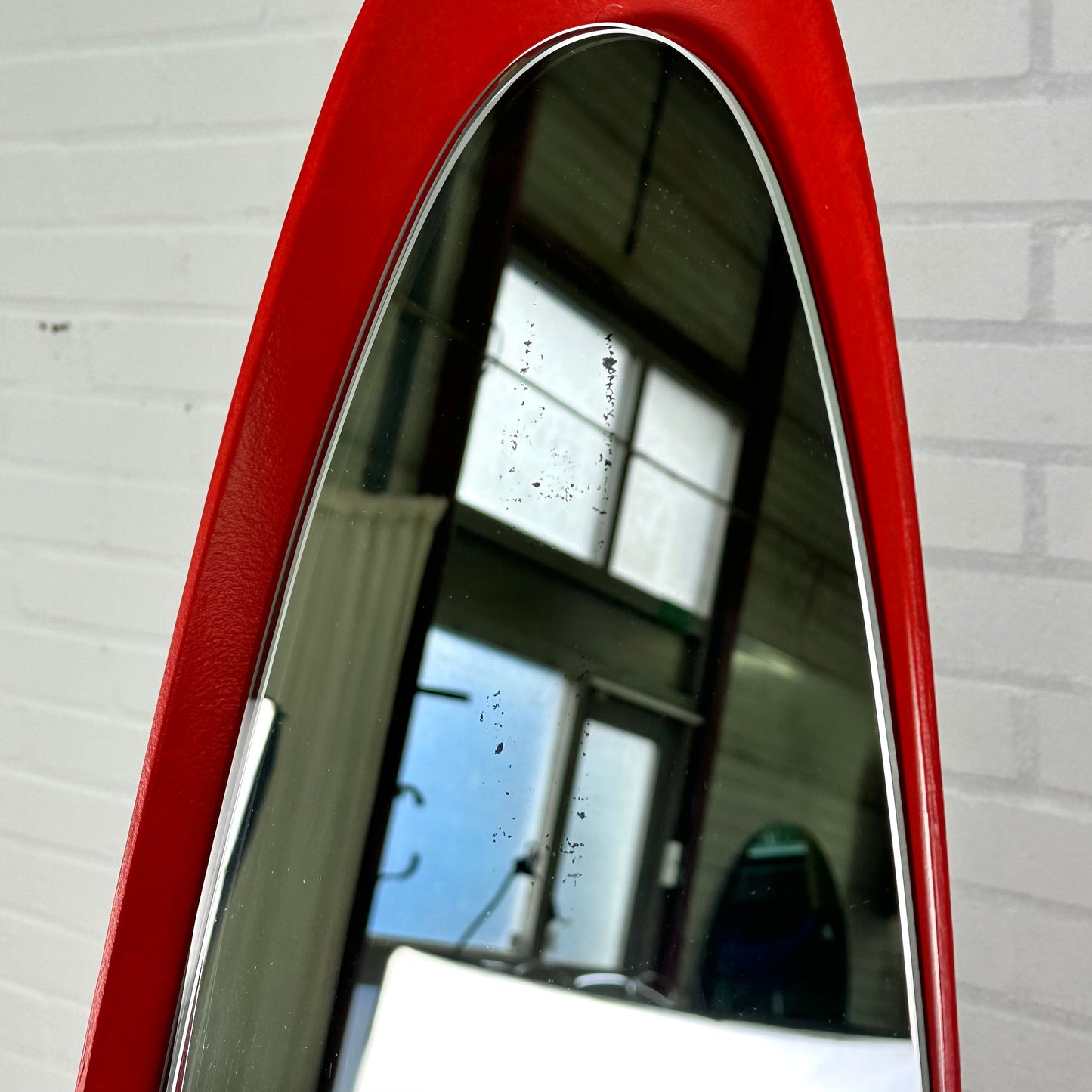 Lipstick mirror red by Roger Lecal
