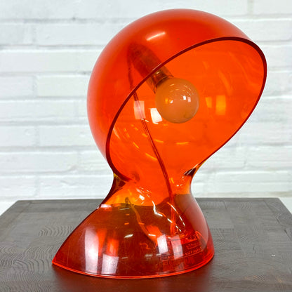 Oranje Artemide 'Dalu' tafellamp door Vico Magistretti