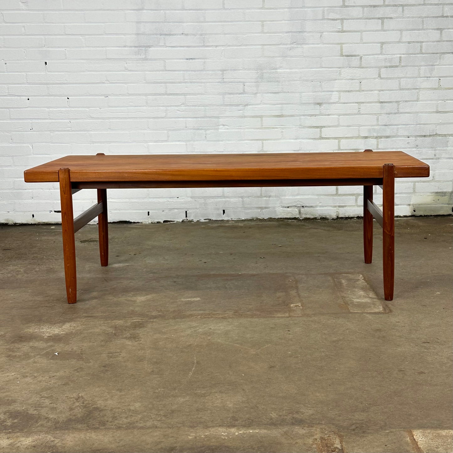 Langwerpig vintage salontafel van teak hout