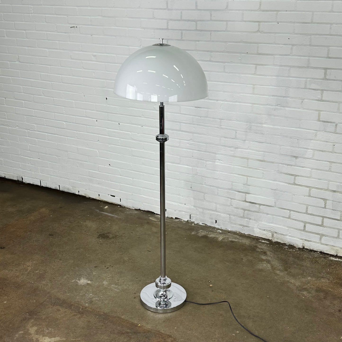 Vintage vloerlamp met witte mushroom lampenkap