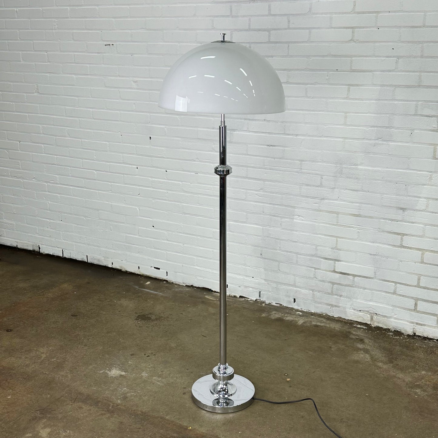 Vintage vloerlamp met witte mushroom lampenkap