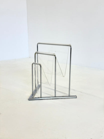 Lucite magazine houder van Markus Börgens voor D-Tec