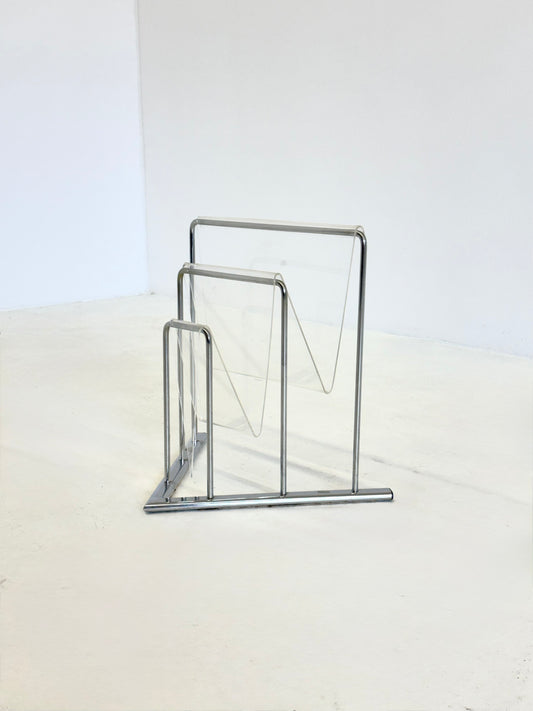 Lucite magazine houder van Markus Börgens voor D-Tec