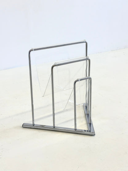 Lucite magazine houder van Markus Börgens voor D-Tec