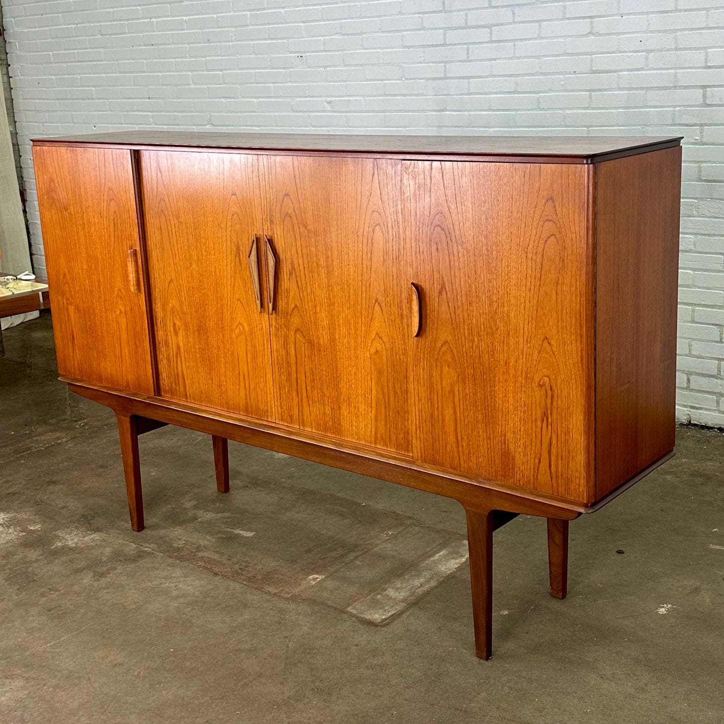 Deens vintage teakhouten dressoir / high board  met ingebouwde bar