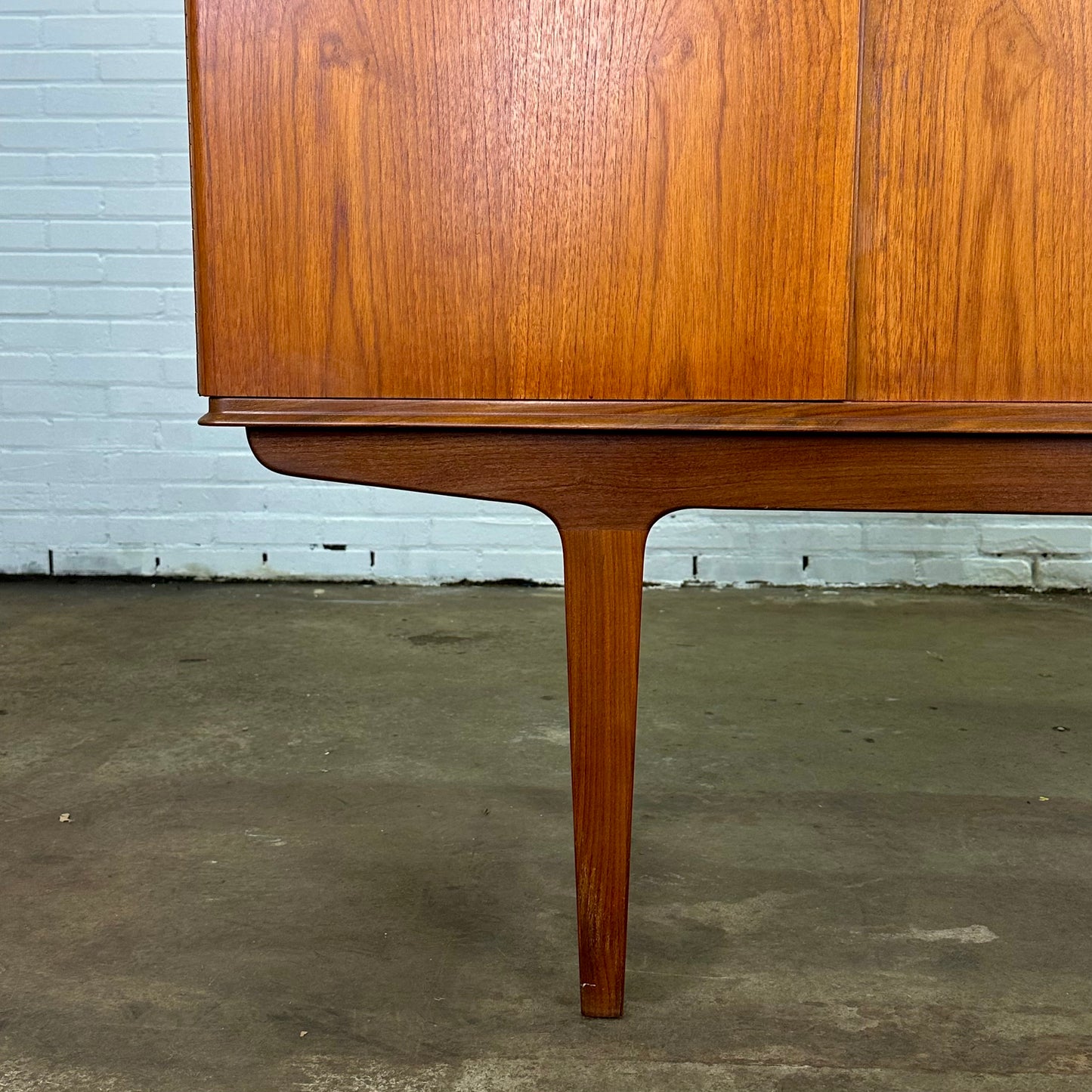 Deens vintage teakhouten dressoir / high board  met ingebouwde bar