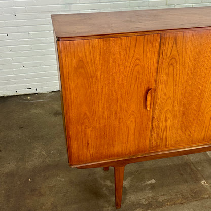 Deens vintage teakhouten dressoir / high board  met ingebouwde bar