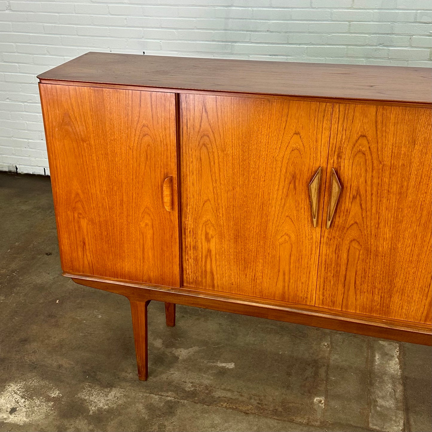 Deens vintage teakhouten dressoir / high board  met ingebouwde bar