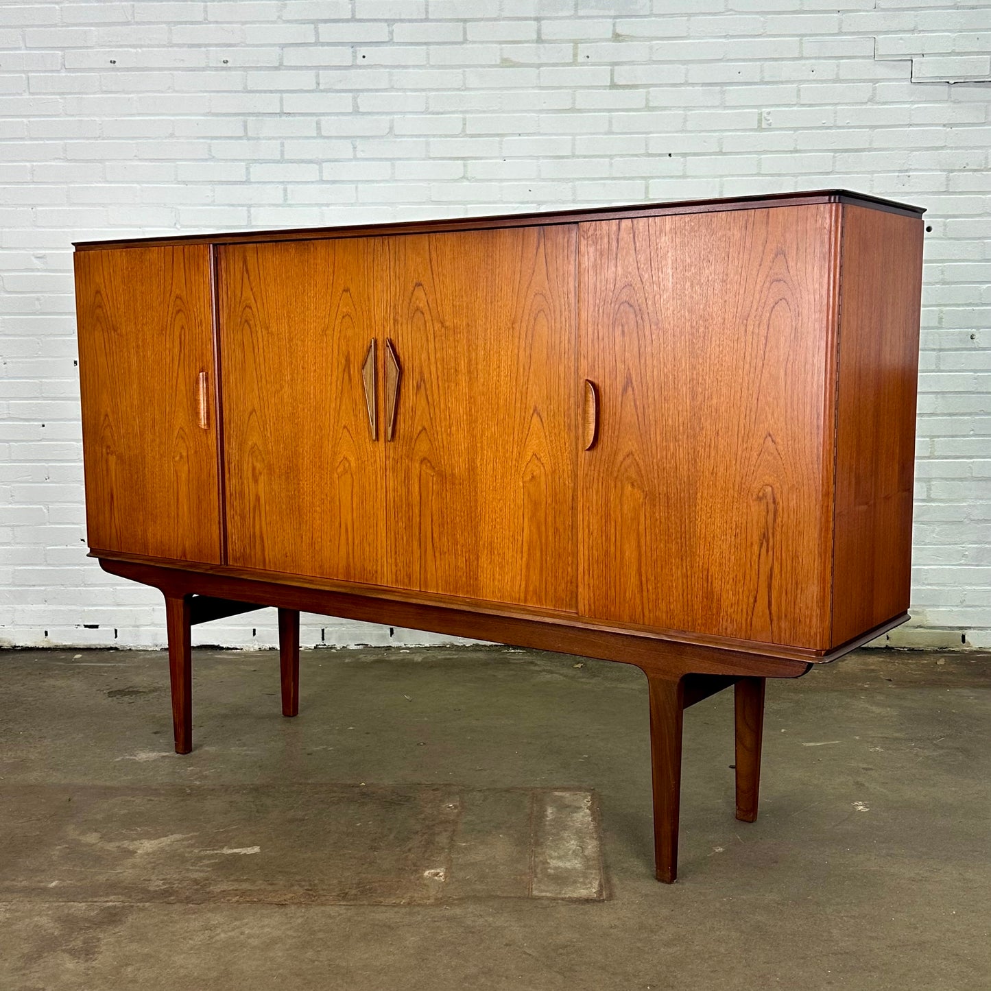 Deens vintage teakhouten dressoir / high board  met ingebouwde bar