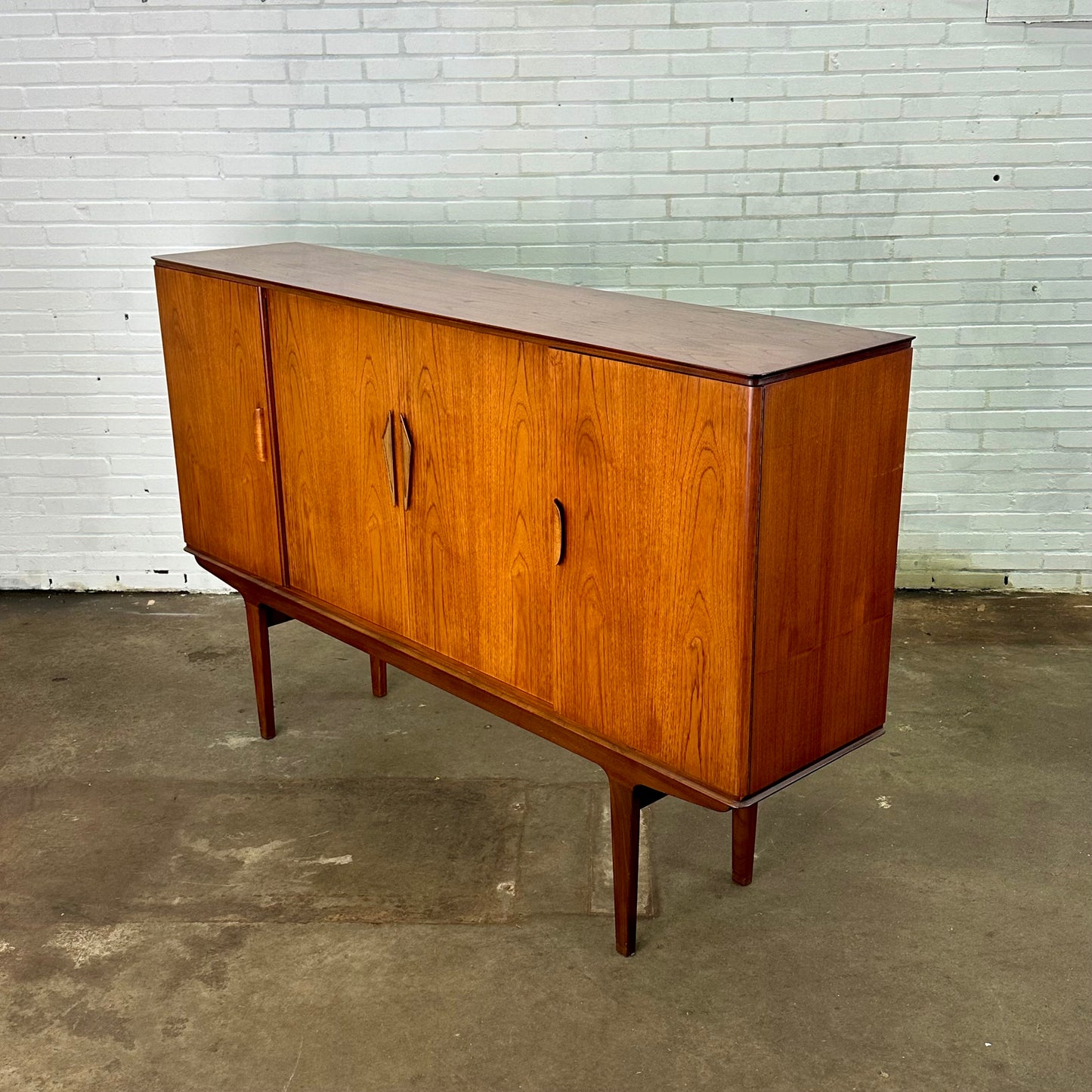 Deens vintage teakhouten dressoir / high board  met ingebouwde bar