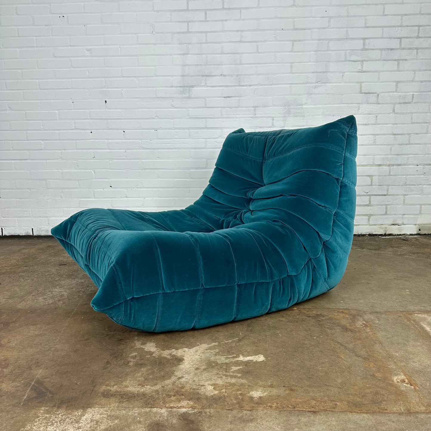 Originele Ligne Roset Togo fauteuil velvet petrol