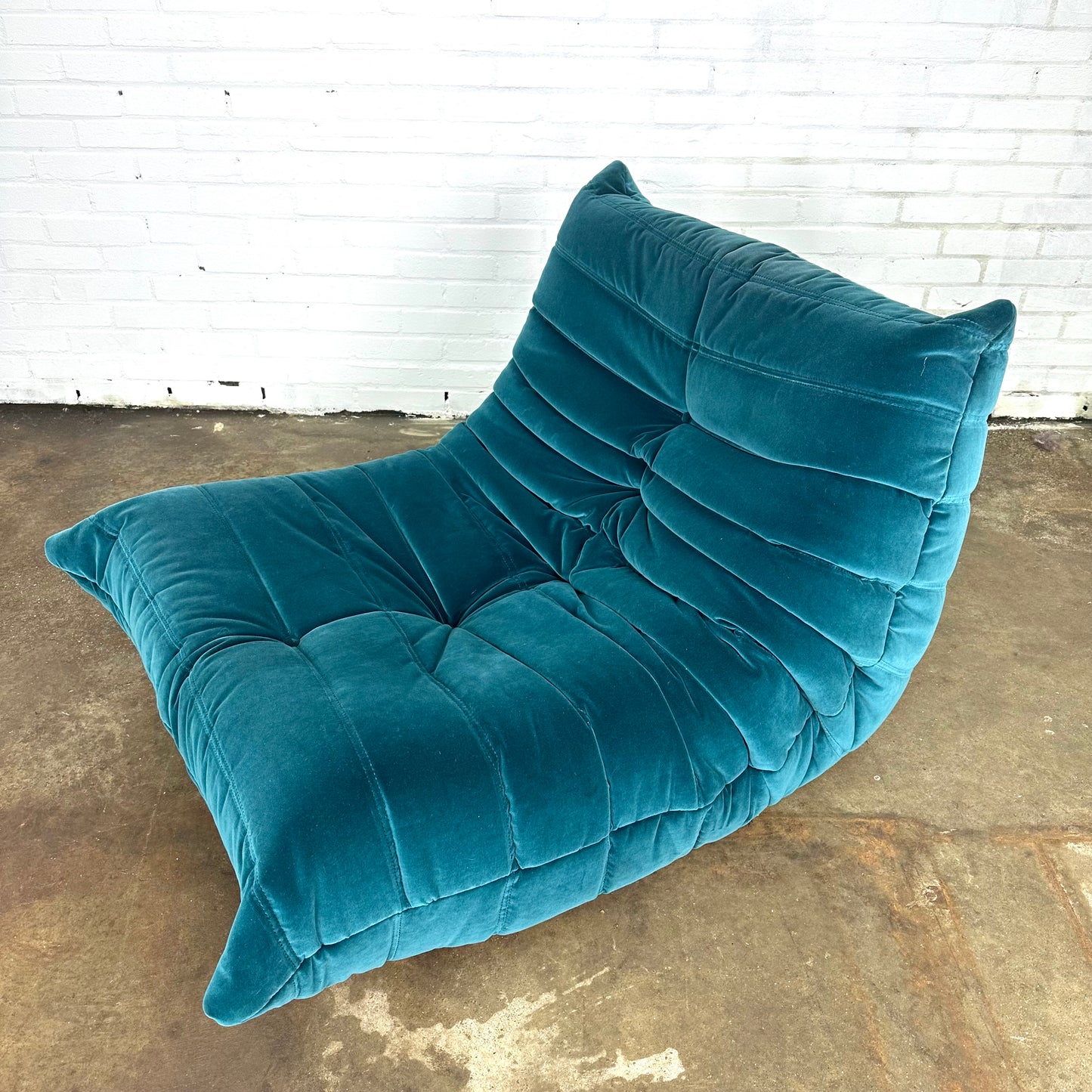 Originele Ligne Roset Togo fauteuil velvet petrol