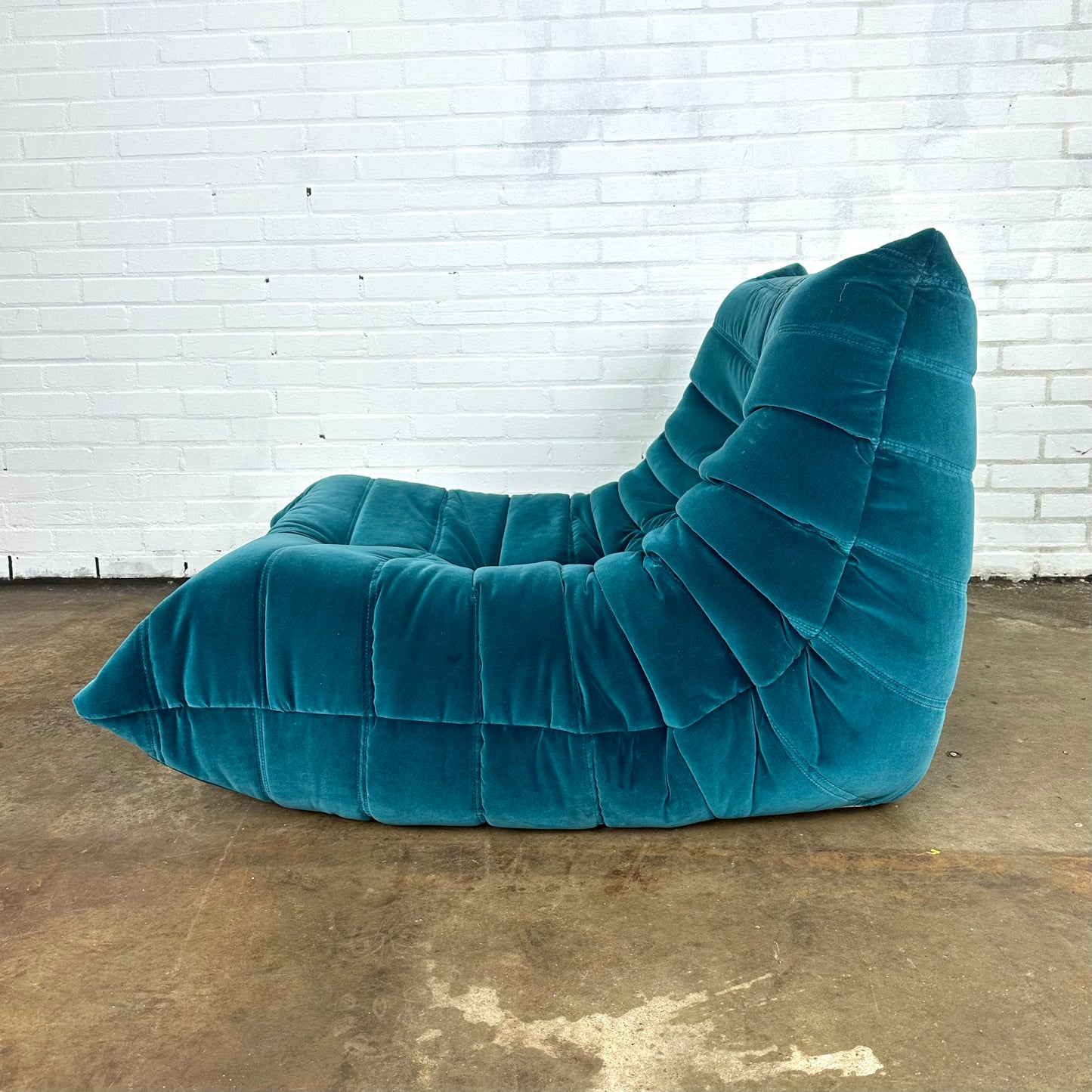 Originele Ligne Roset Togo fauteuil velvet petrol