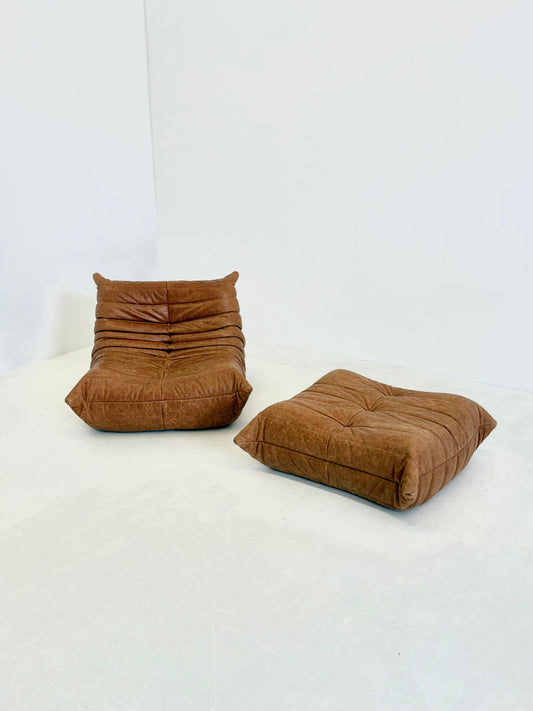 Ligne Roset Togo fauteuil met poef in cognac leer