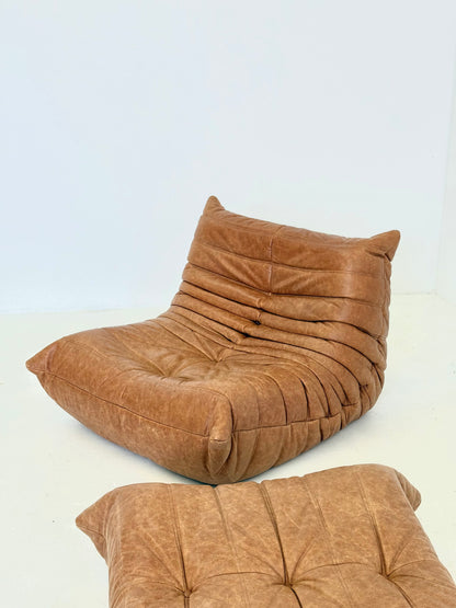 Ligne Roset Togo fauteuil met poef in cognac leer