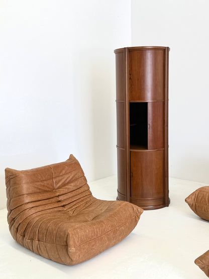 Ligne Roset Togo fauteuil met poef in cognac leer