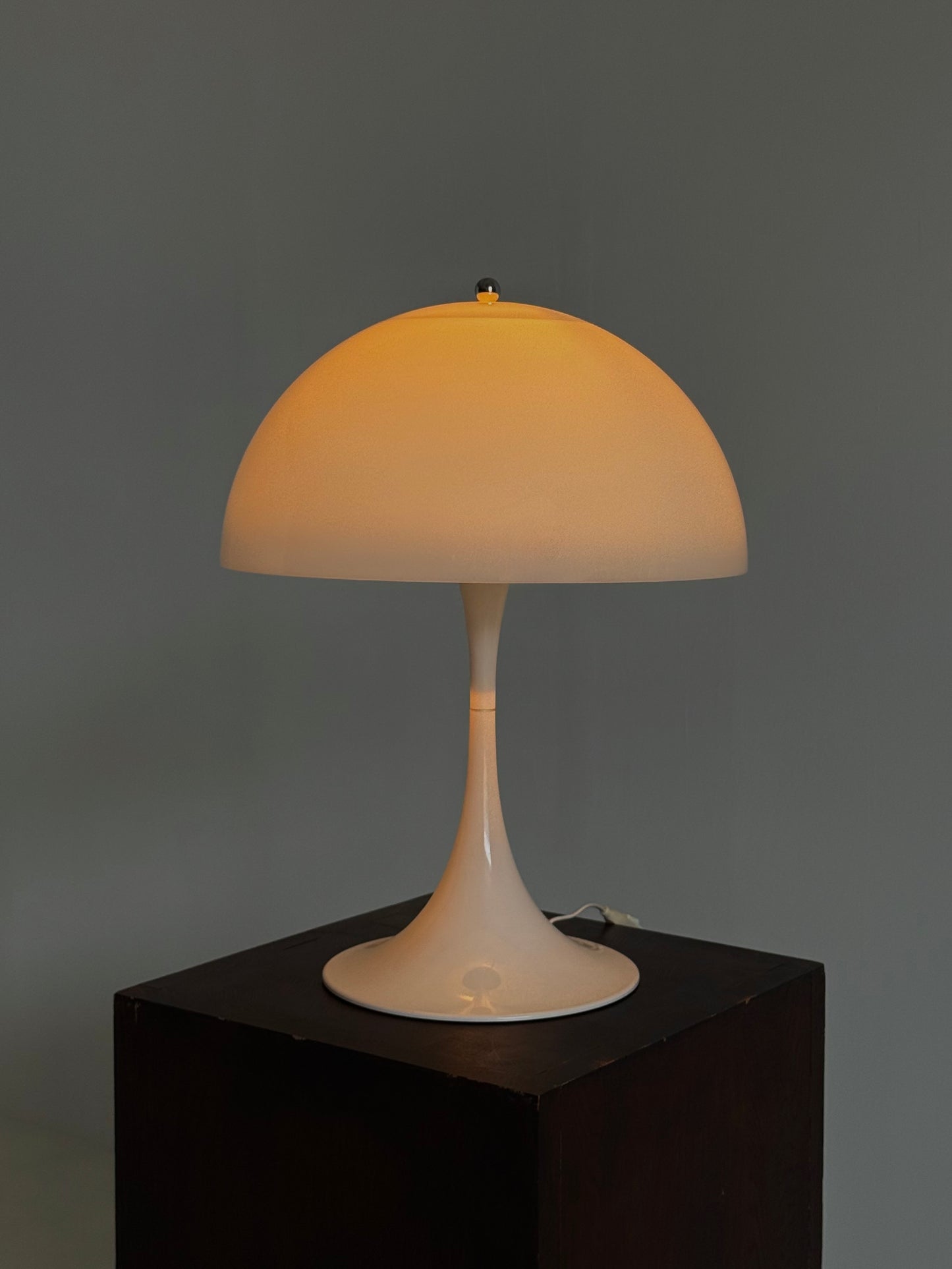 Louis Poulsen Panthella tafellamp Verner Panton wit