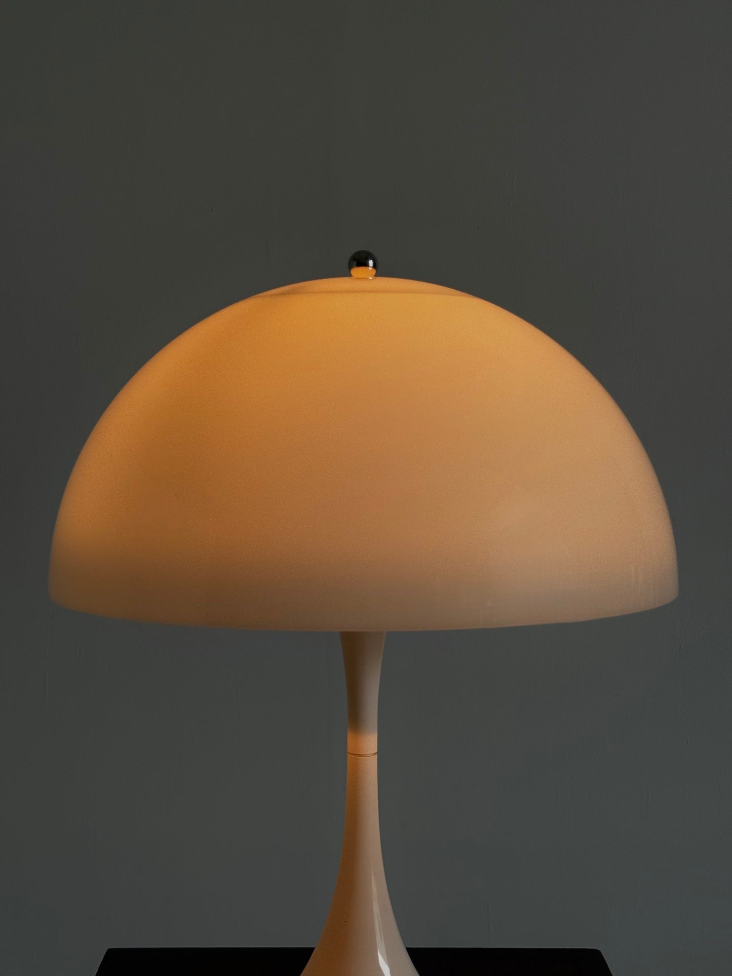 Louis Poulsen Panthella tafellamp Verner Panton wit