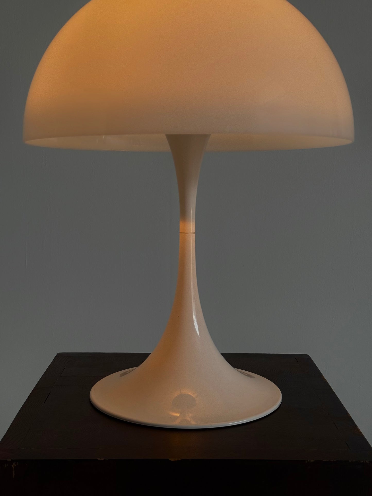 Louis Poulsen Panthella tafellamp Verner Panton wit