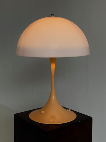 Louis Poulsen Panthella tafellamp Verner Panton beige voet