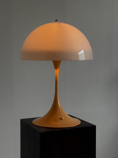 Louis Poulsen Panthella tafellamp Verner Panton beige voet