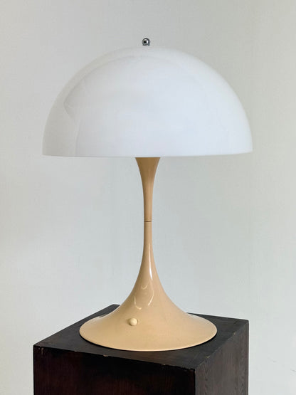 Louis Poulsen Panthella tafellamp Verner Panton beige voet