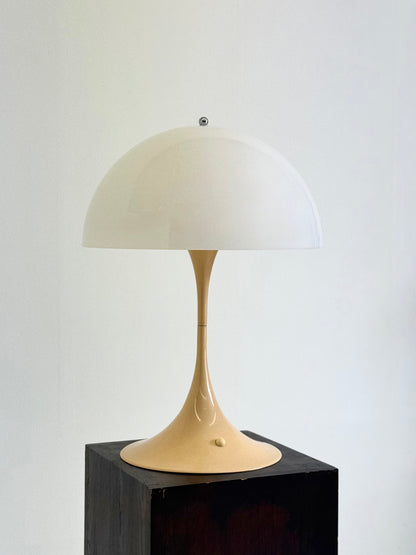 Louis Poulsen Panthella tafellamp Verner Panton beige voet