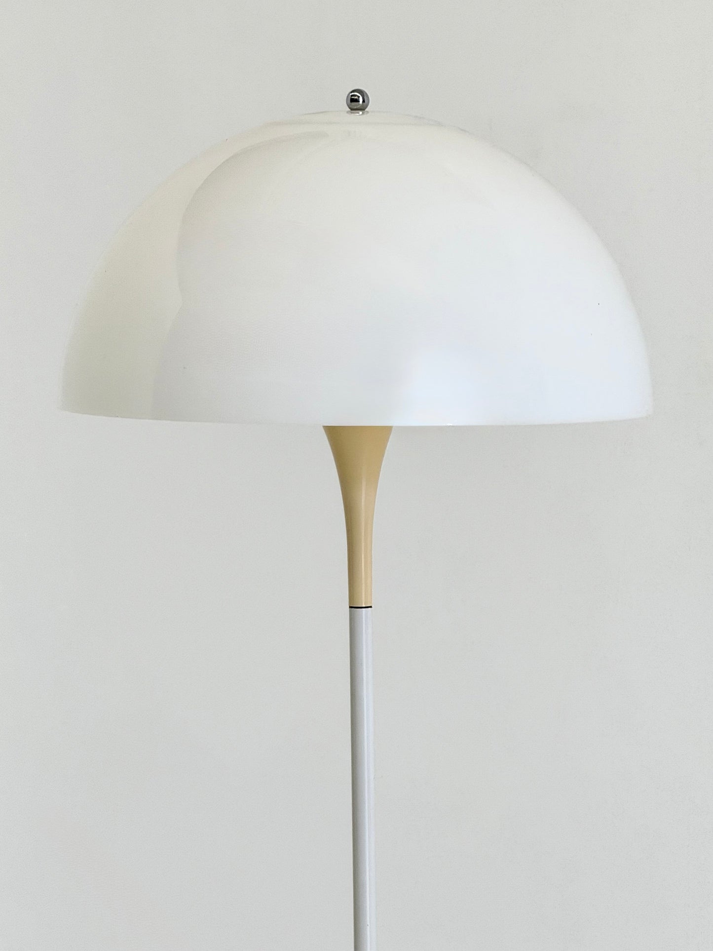Louis Poulsen Panthella vloerlamp Verner Panton