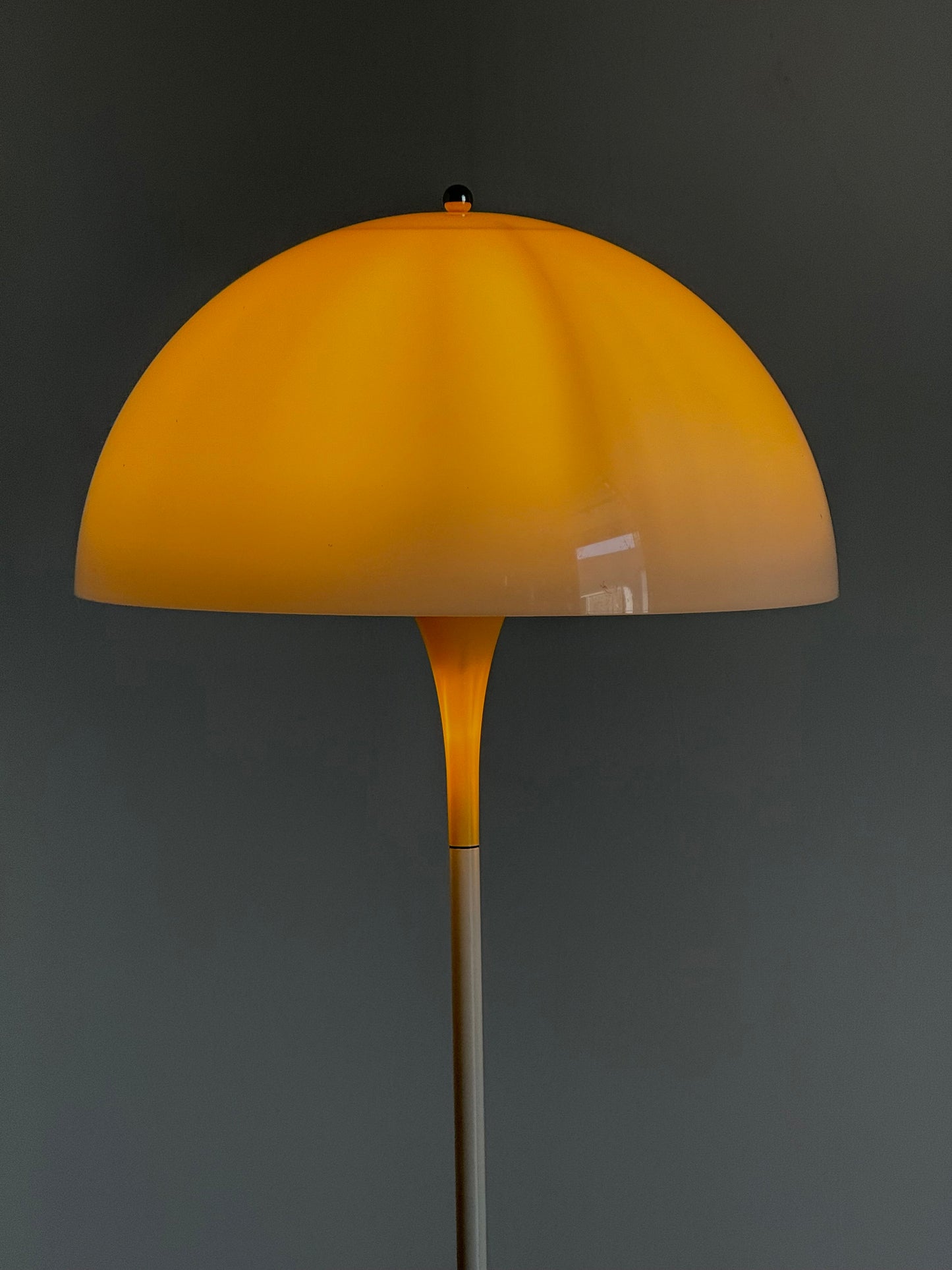 Louis Poulsen Panthella vloerlamp Verner Panton