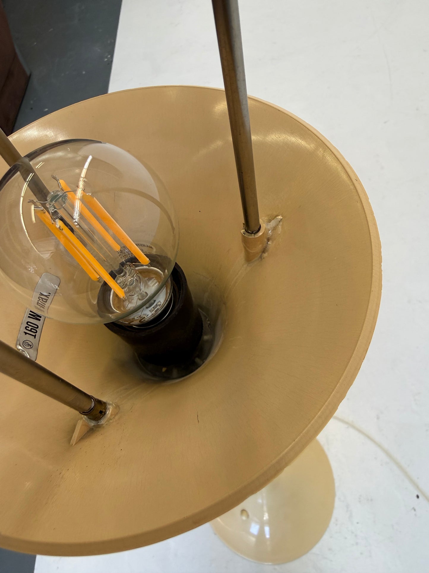 Louis Poulsen Panthella vloerlamp Verner Panton