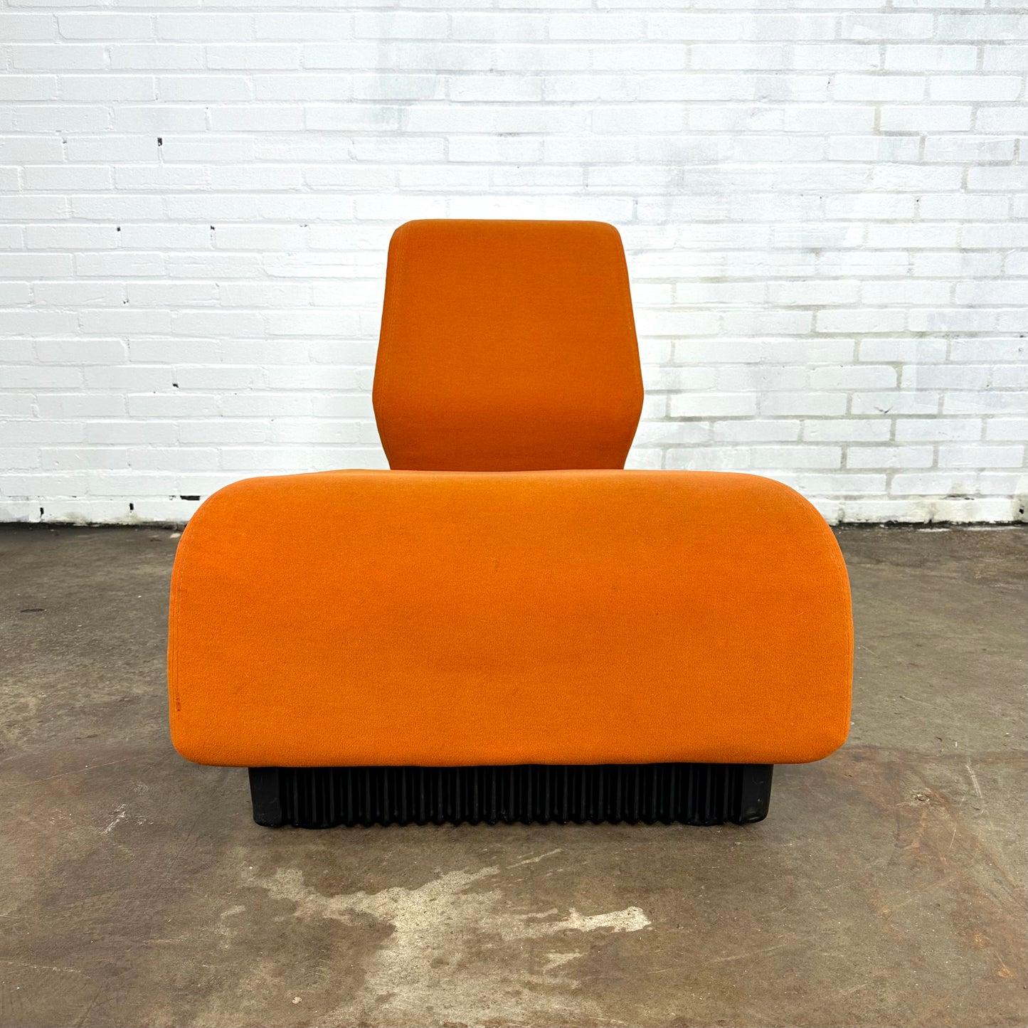 modular-don-chadwick-chairs-for-herman-miller