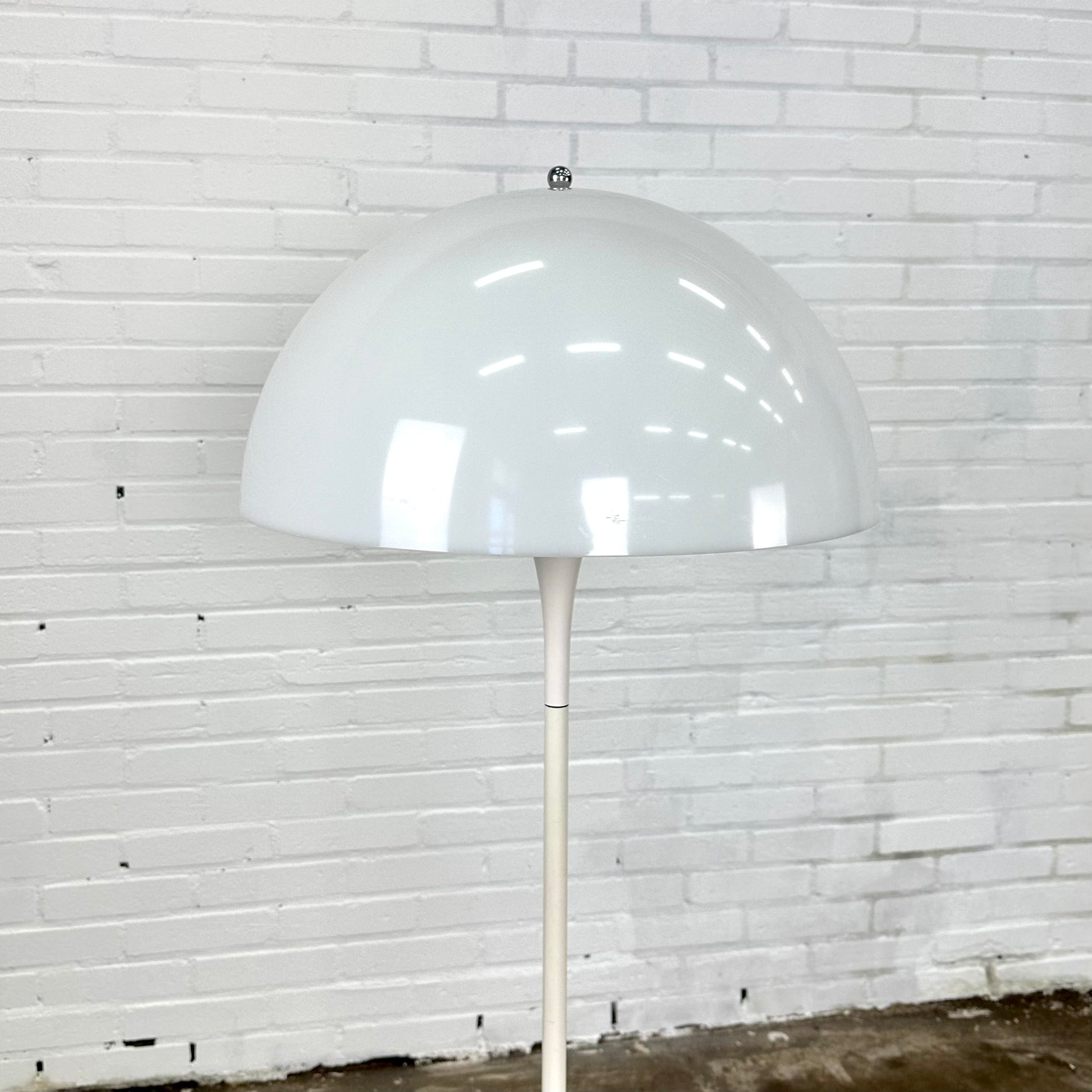 panthella-floorlamp-by-louis-poulsen