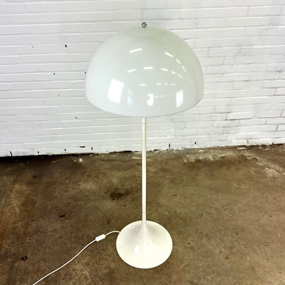 Panthella floorlamp by Louis Poulsen