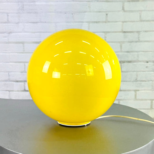 vintage-space-age-bolvormige-lamp-van-wofi-leuchten-in-geel