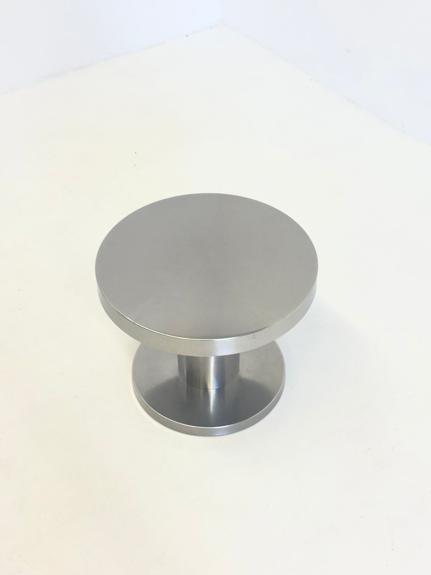 Velca bijzettafel gepolijst staal | modern design