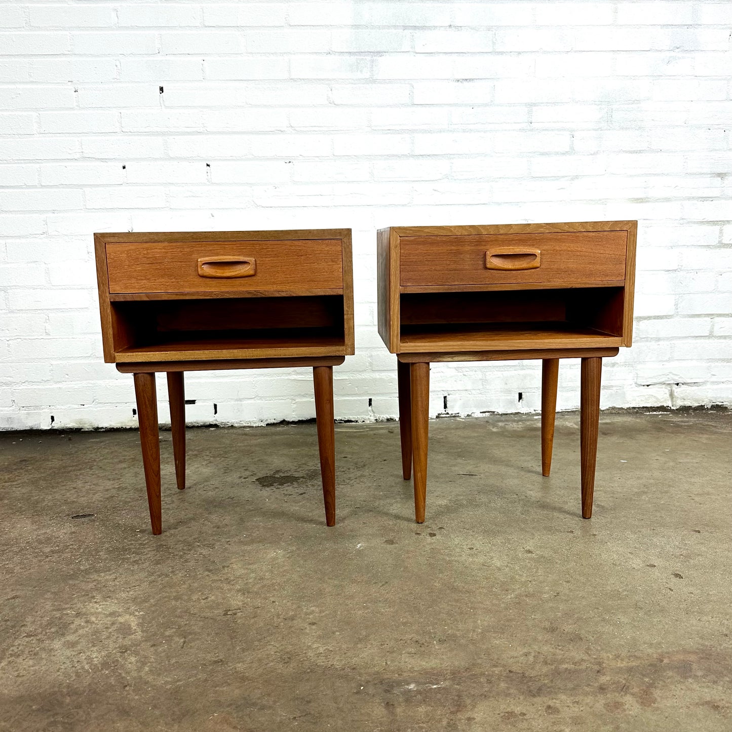 danish-design-bedside-tables-made-of-teak-wood-set-of-2