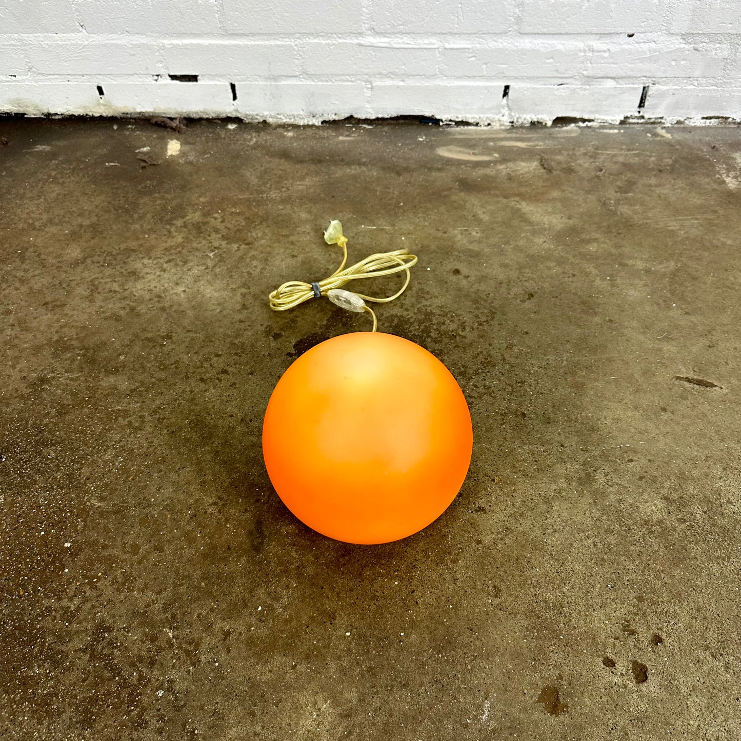 space-age-bol-lamp-mini-orange