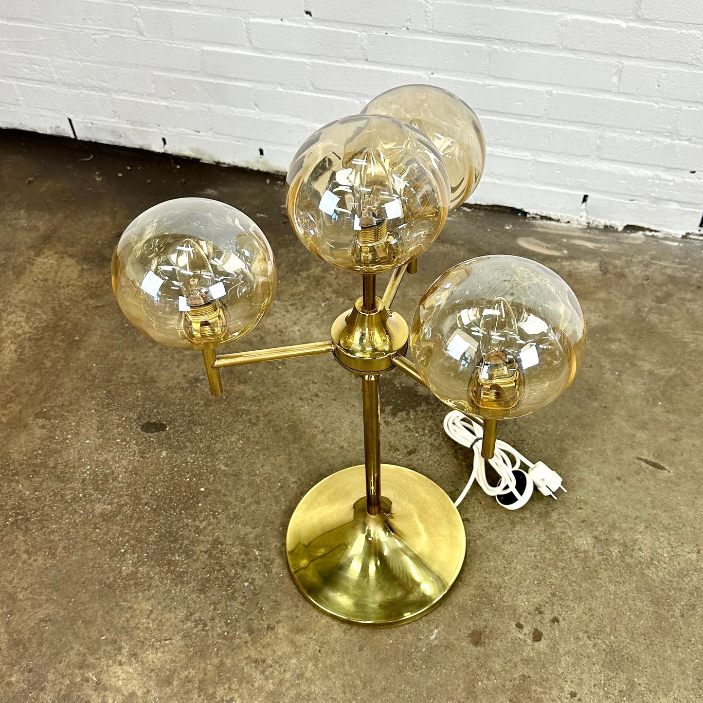 Vintage ball table lamp with brass frame